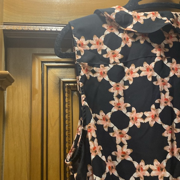 Karl Lagerfeld Paris Black Multi Floral Sleeveless Blouse Size Large - Picture 5 of 8